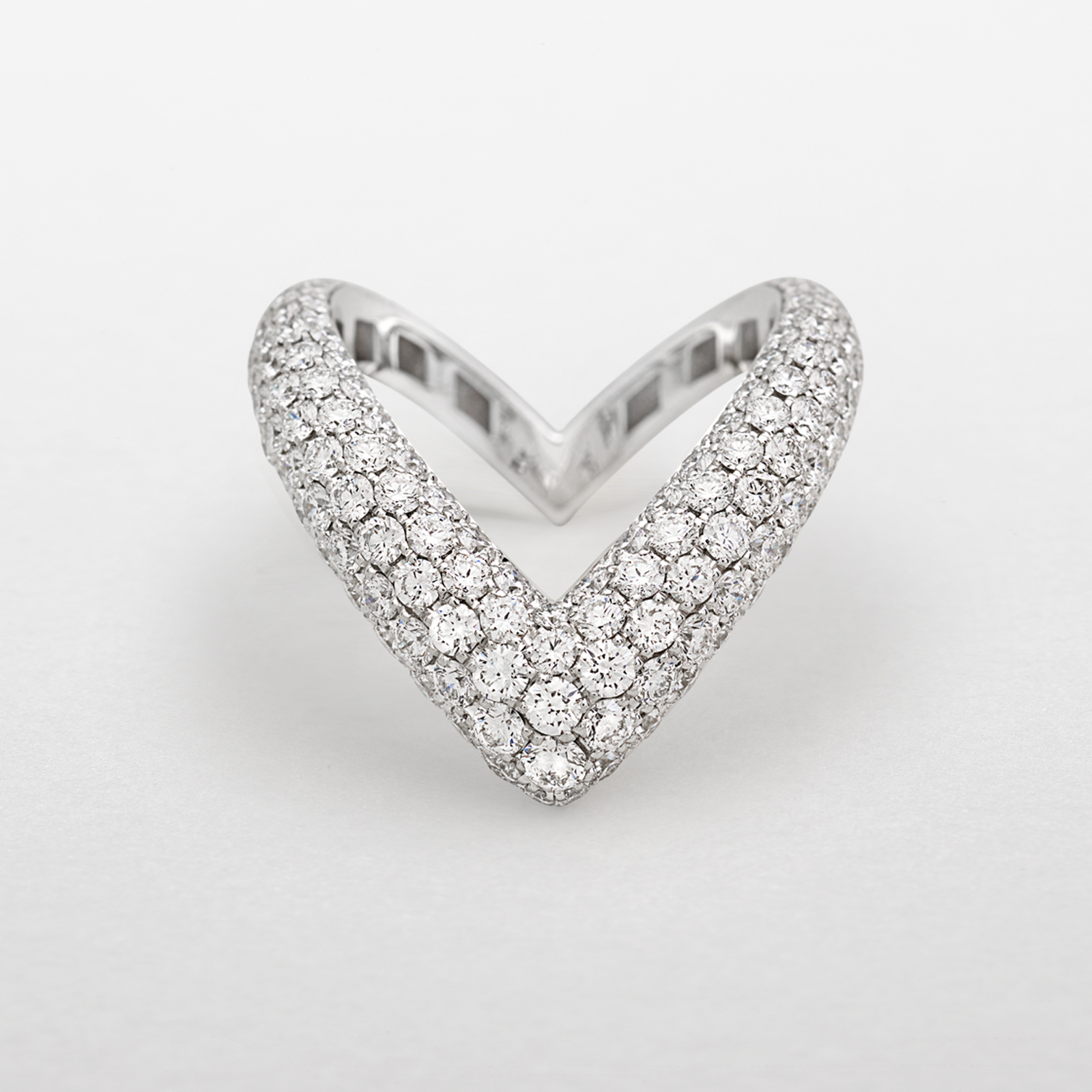 anello in oro bianco e diamanti