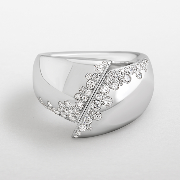 anello in oro bianco e diamanti