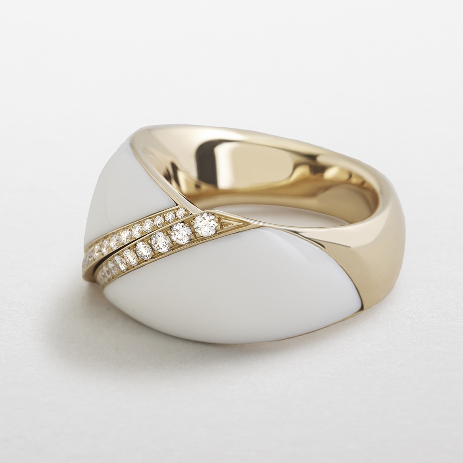 rose gold with kogolong and diamonds ring