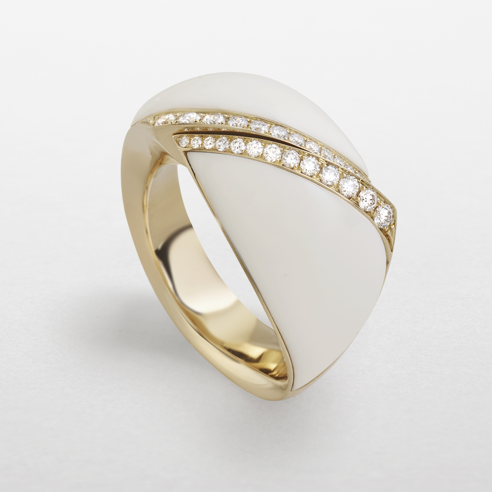 anello in oro rosa, kogolong e diamanti