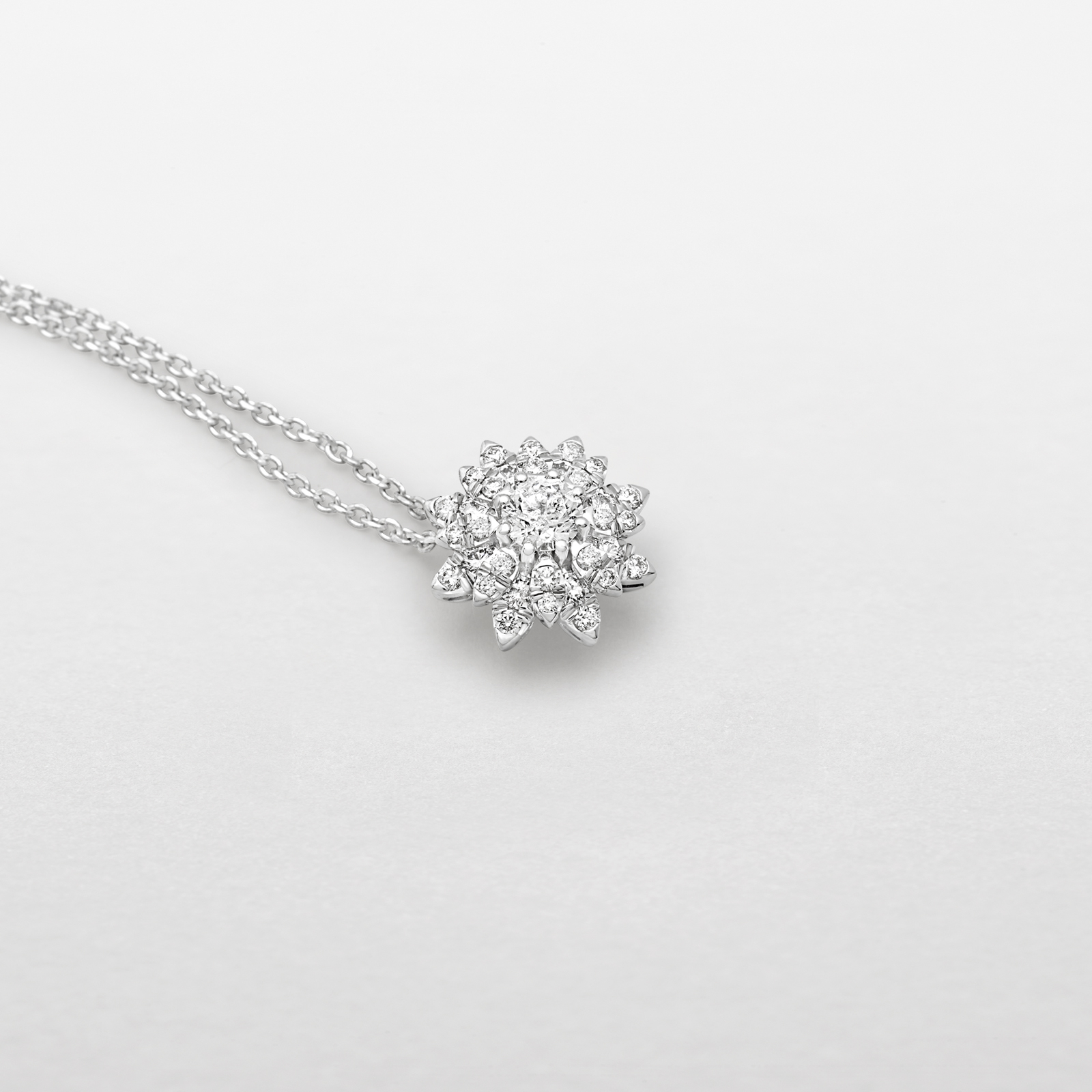 white gold and diamonds necklace