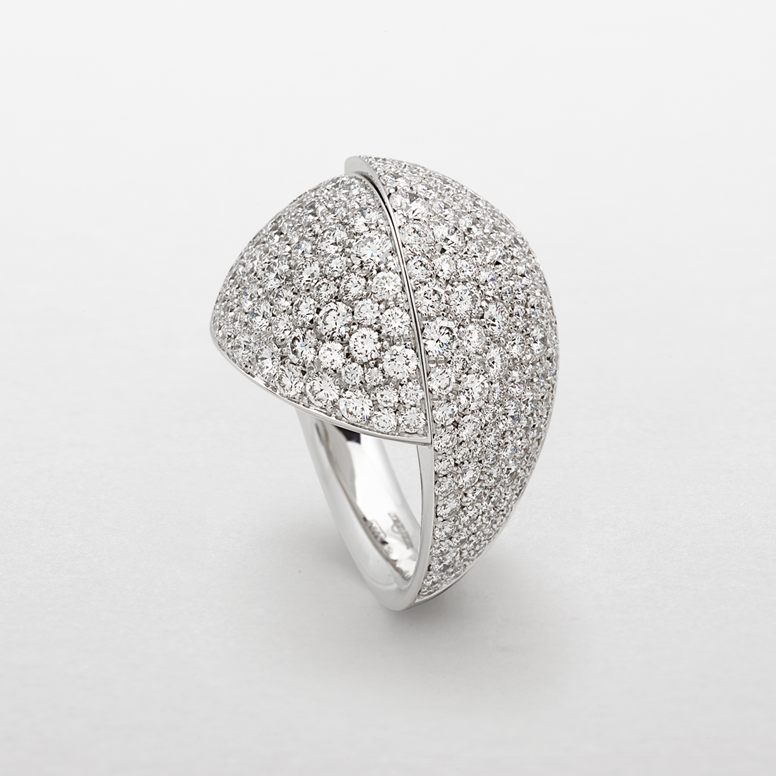 anello in oro bianco e diamanti