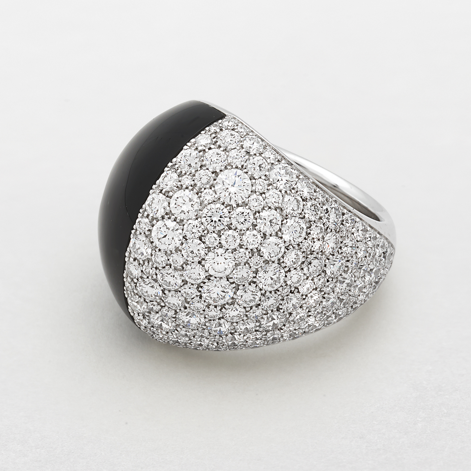 white gold with onix and diamonds ring