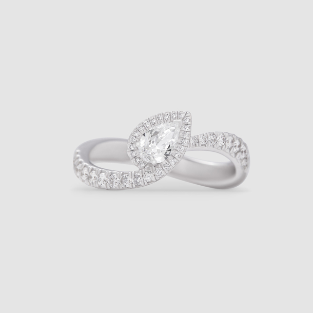 anello in oro bianco e diamanti