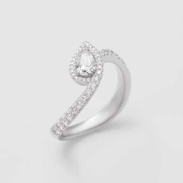 anello in oro bianco e diamanti