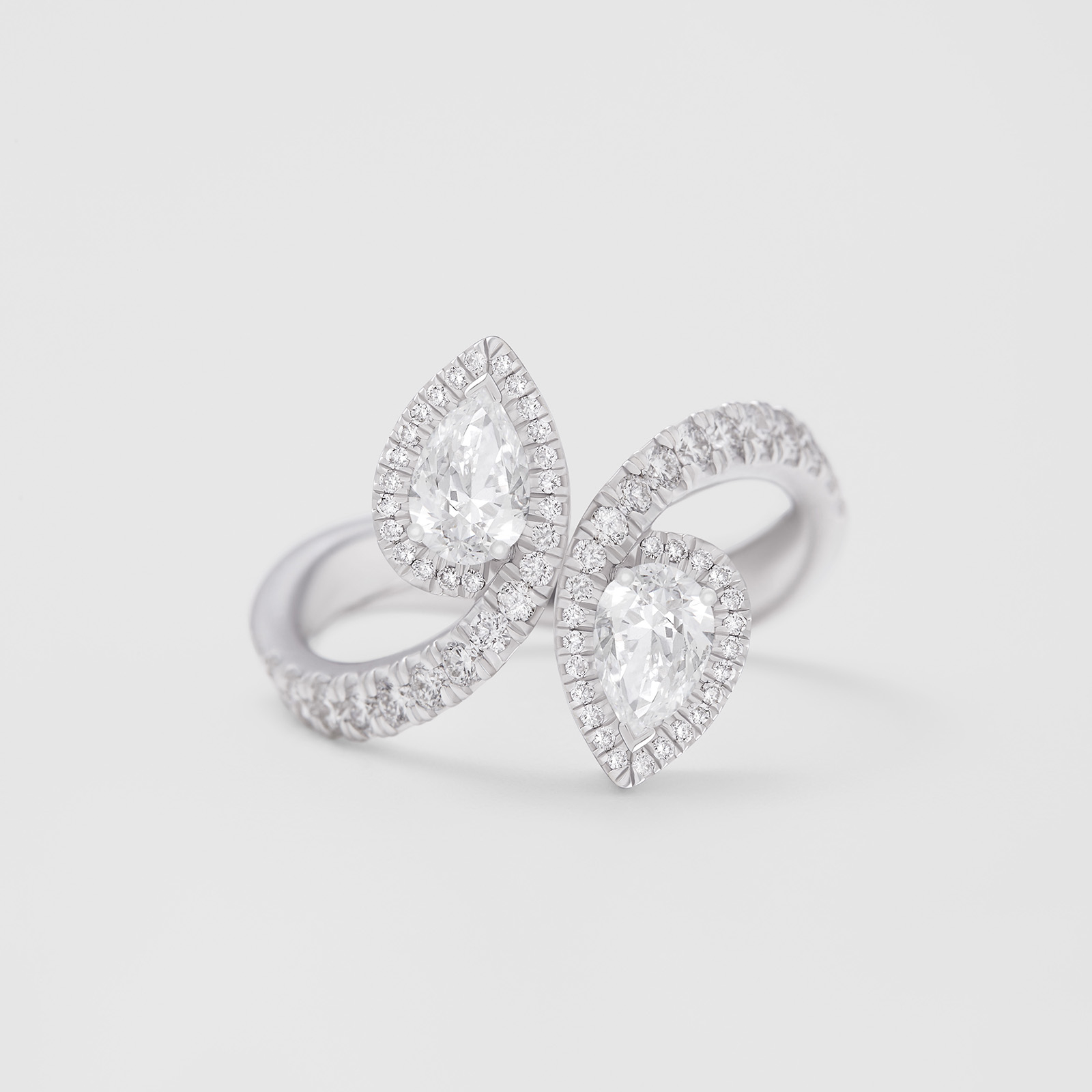 anello in oro bianco e diamanti