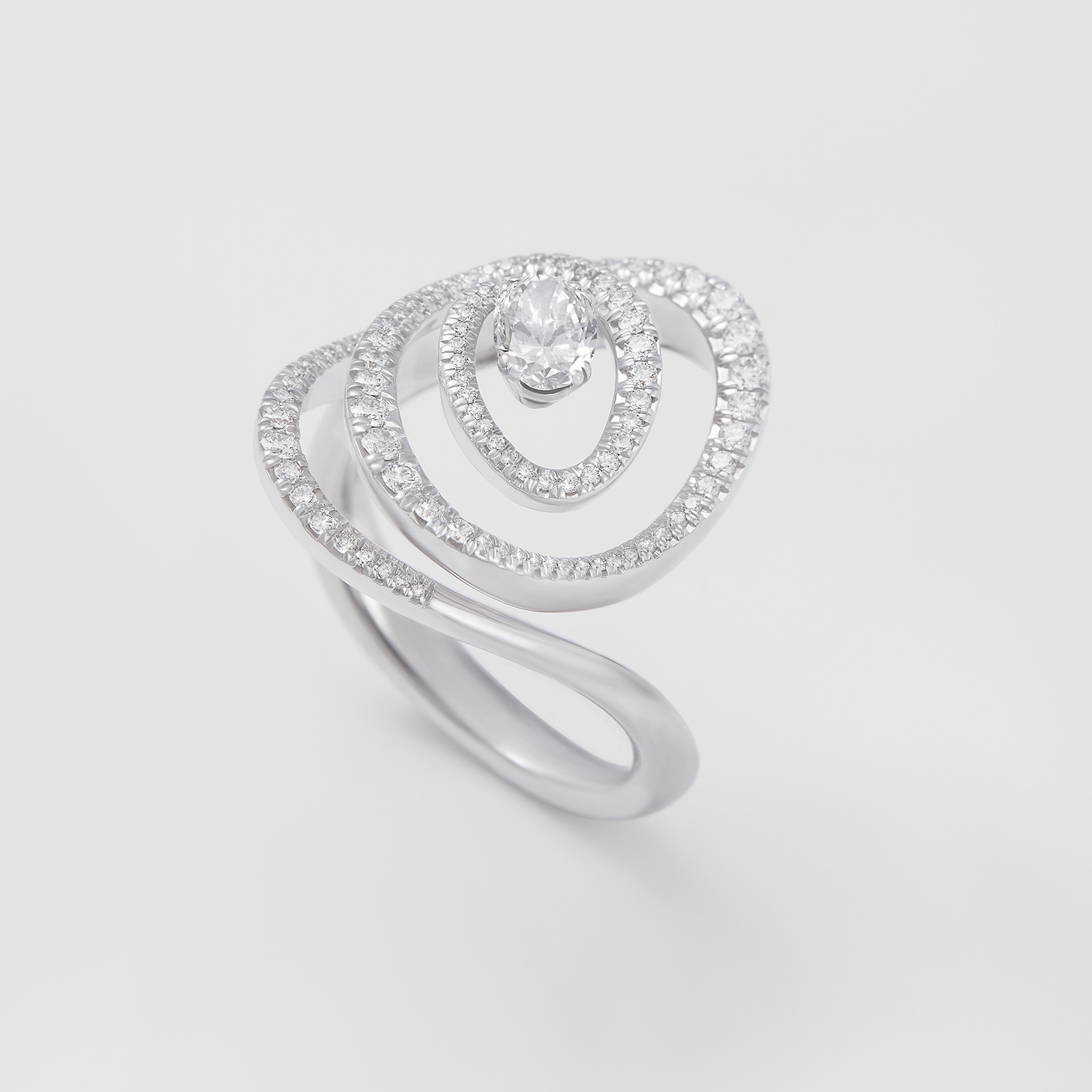 anello in oro bianco e diamanti