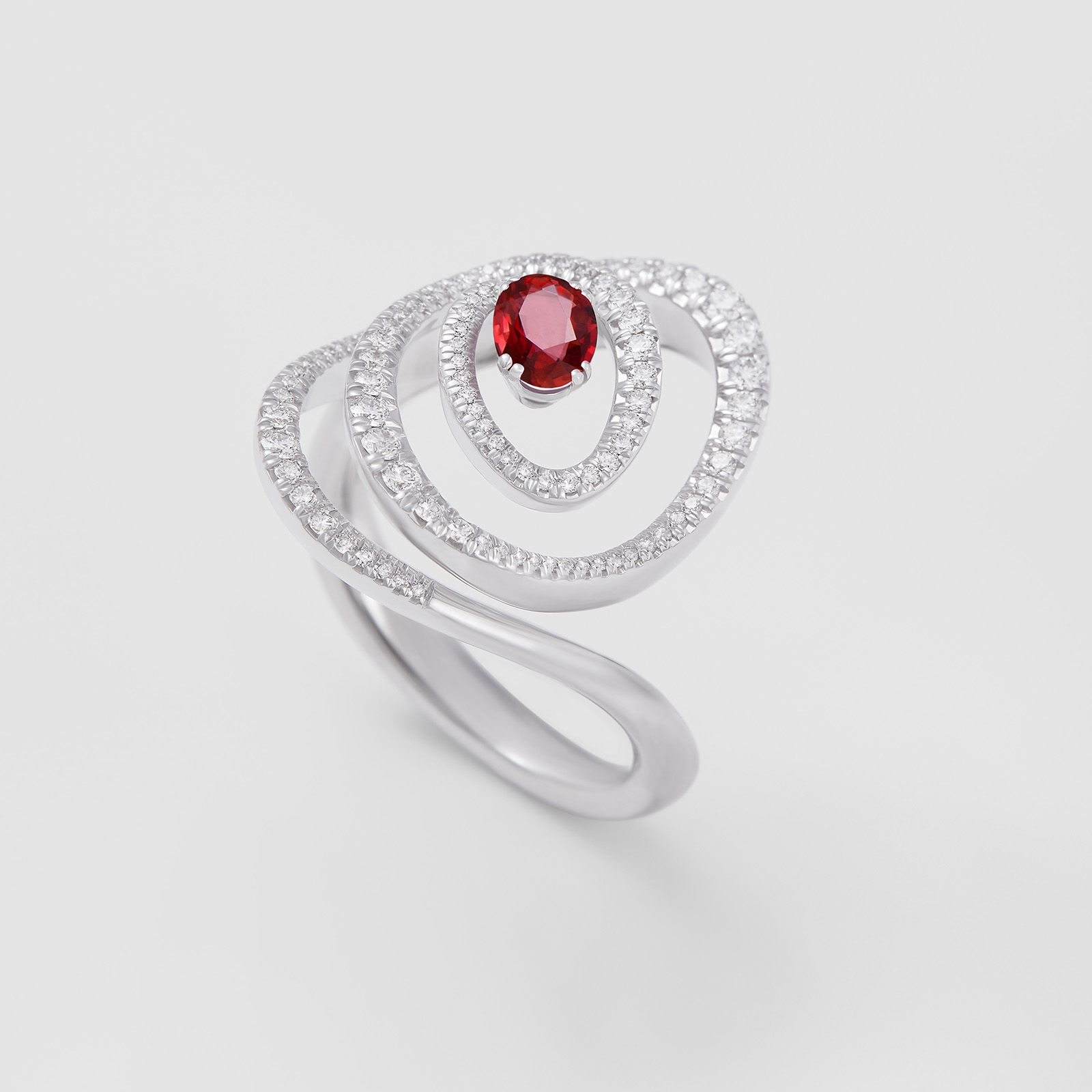 anello in oro bianco, diamanti e rubino