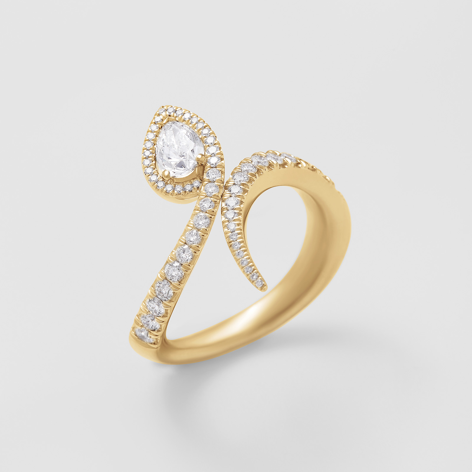 rose gold and diamonds ring