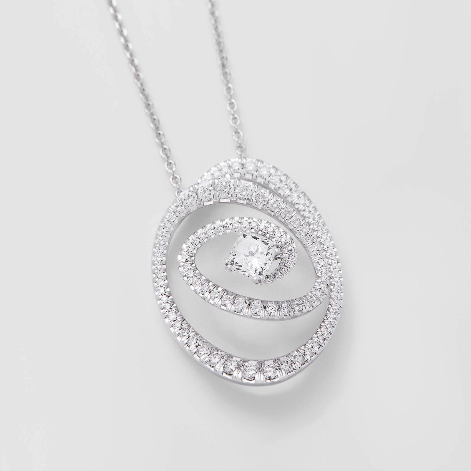 white gold and diamonds necklace