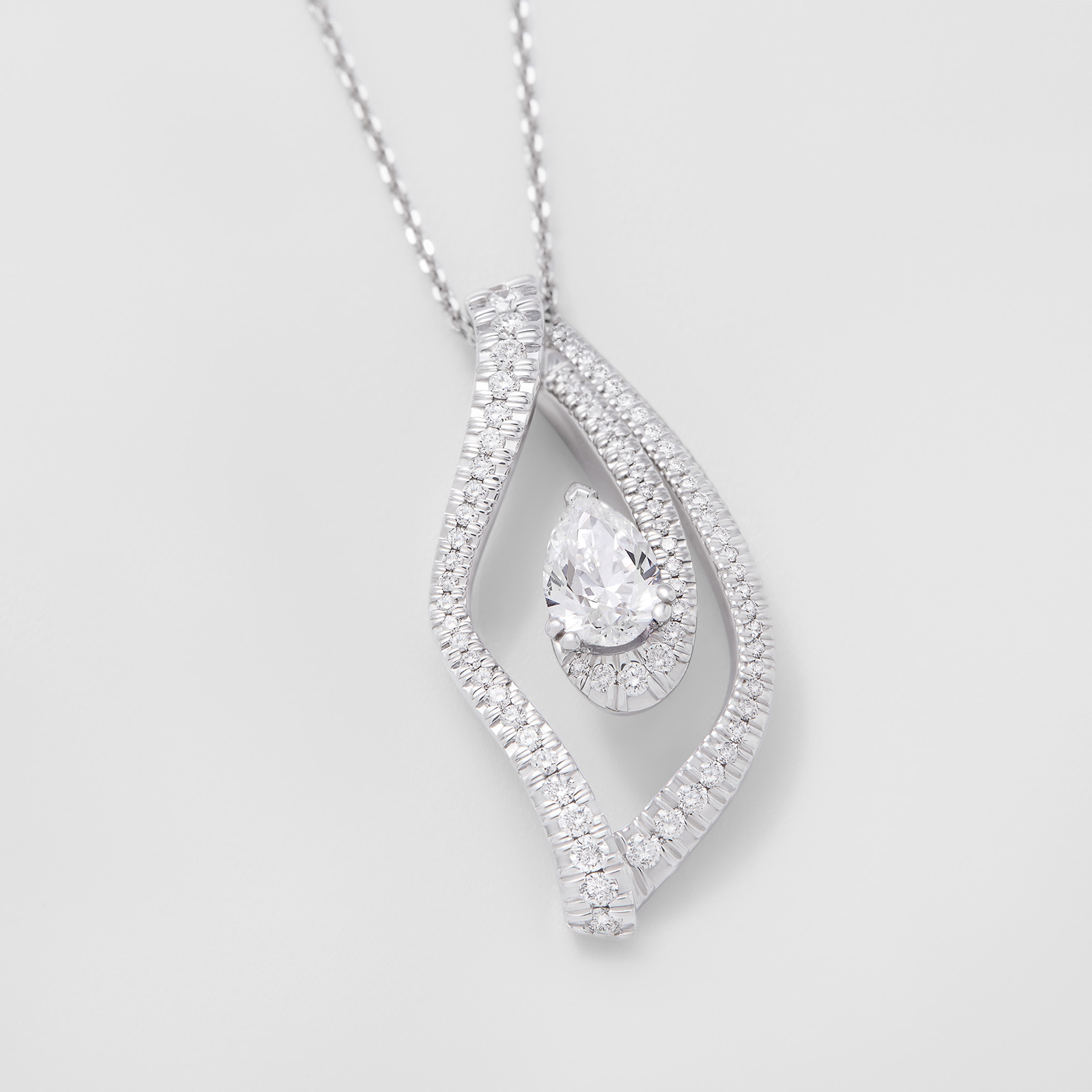 girocollo in oro bianco e diamanti