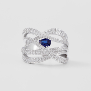 anello in oro bianco, diamanti e zaffiro