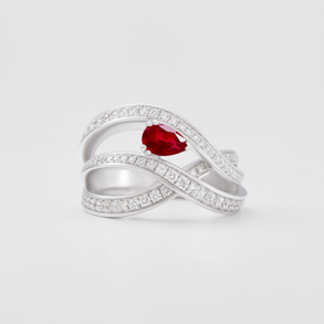 anello in oro bianco, diamanti e rubino