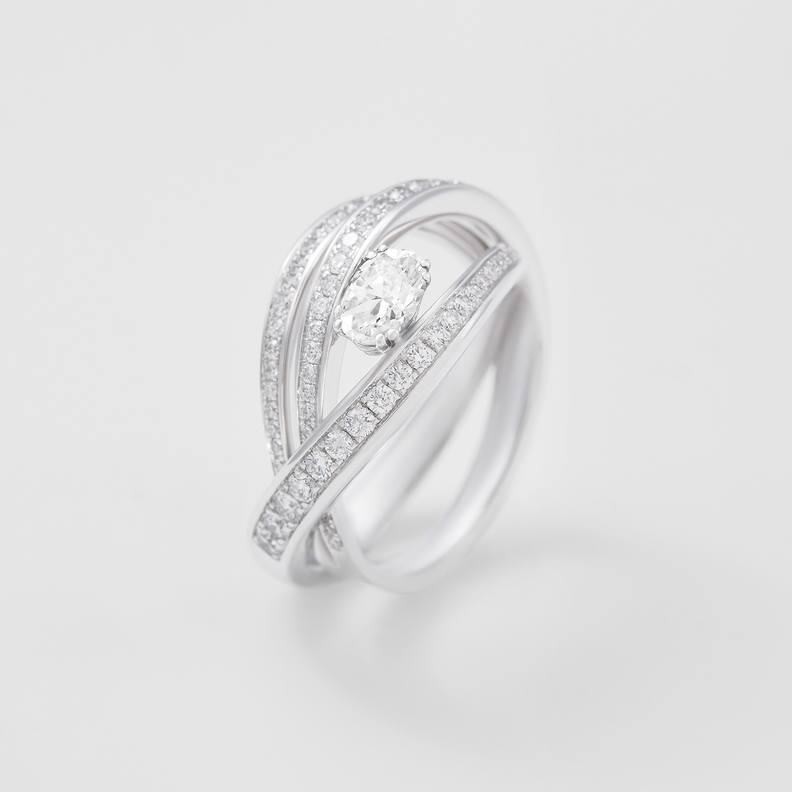 white gold and diamonds ring