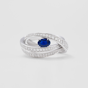 anello in oro bianco, diamanti e zaffiro