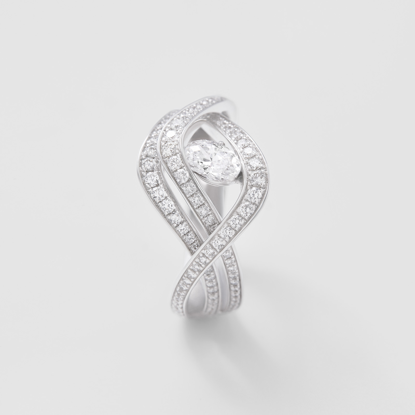 anello in oro bianco e diamanti