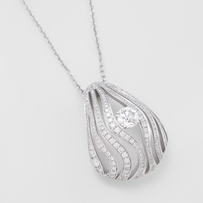 white gold and diamonds necklace