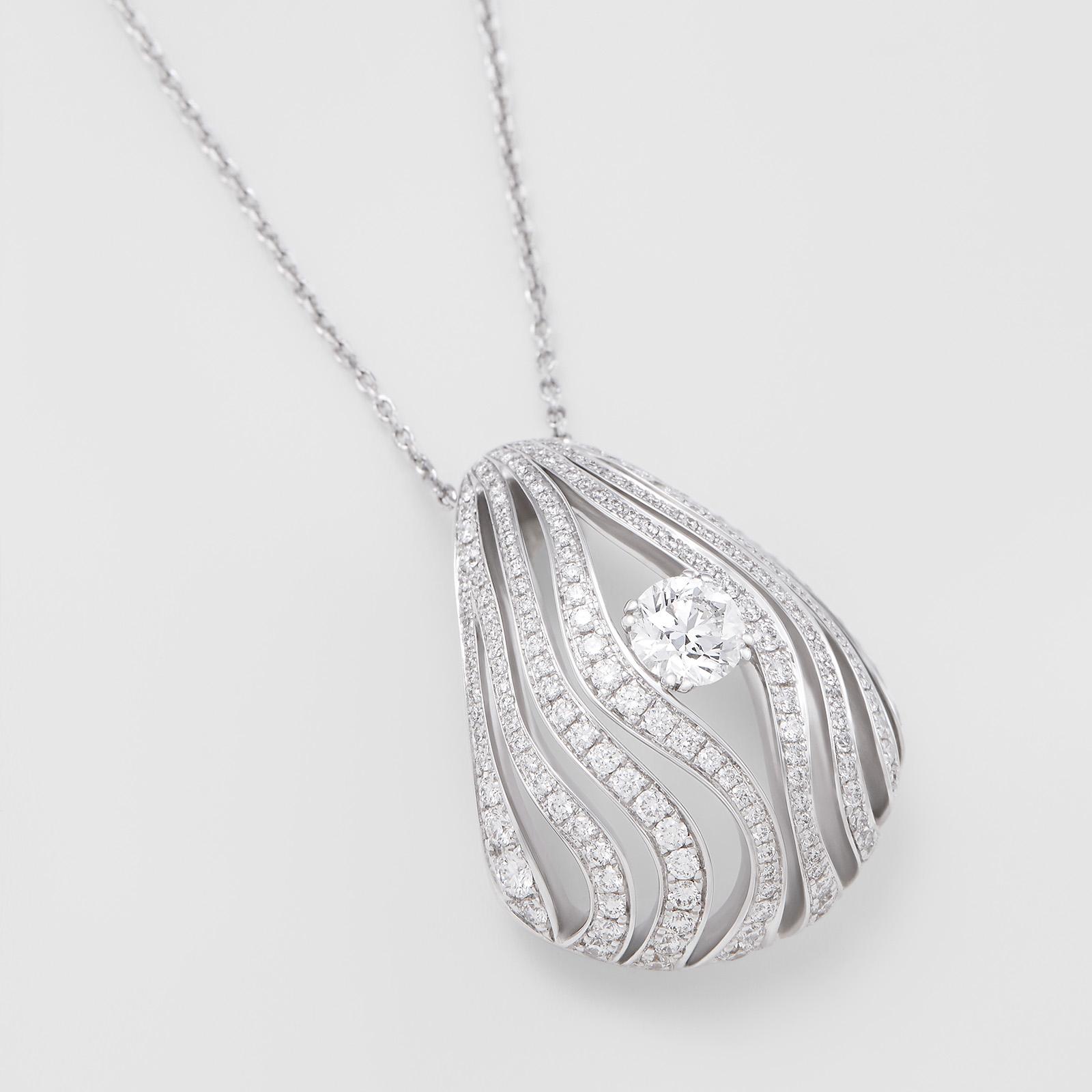 white gold and diamonds necklace