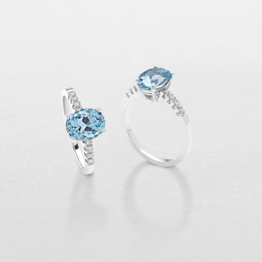 anello in oro bianco, diamanti e acquamarina