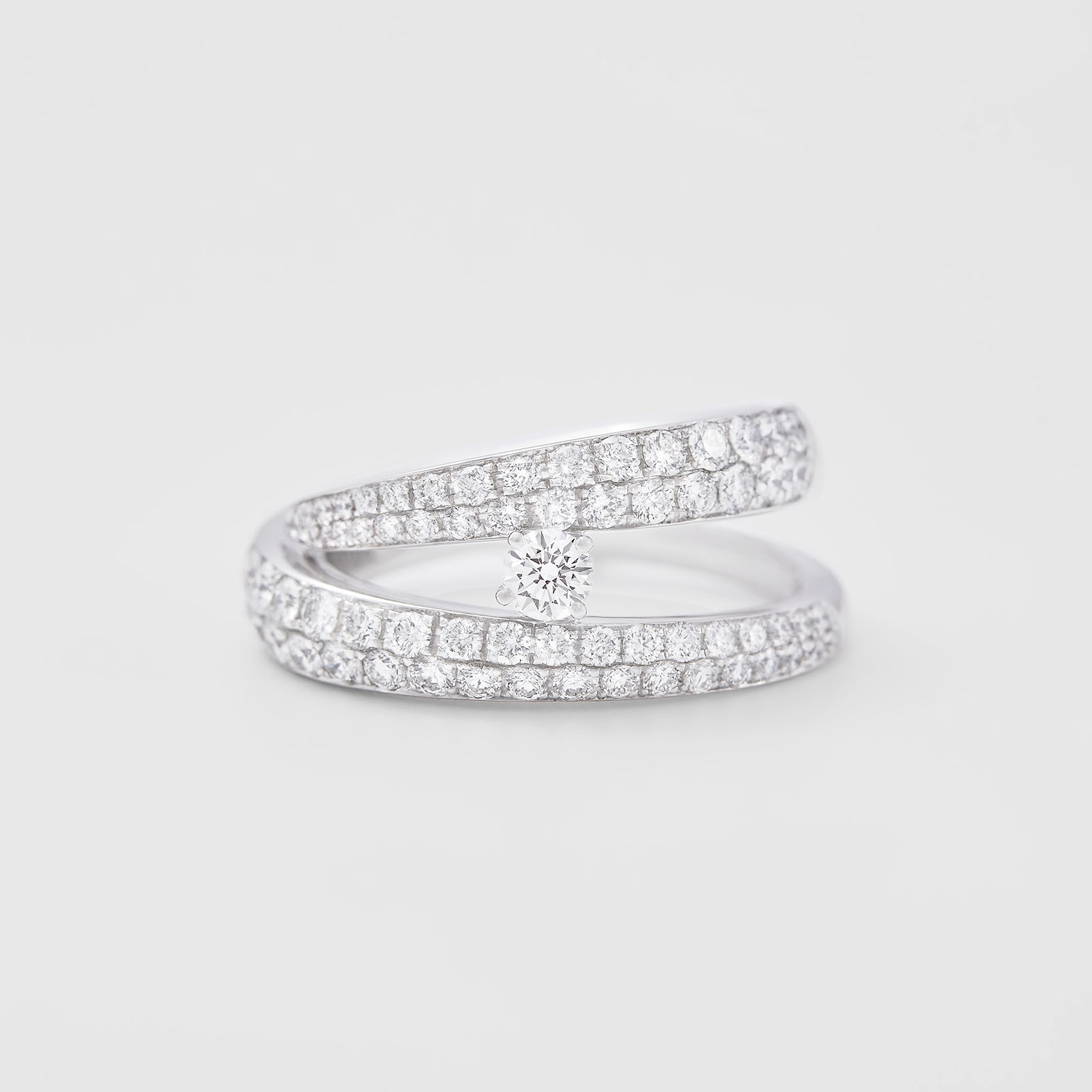 white gold and diamonds ring