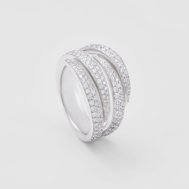 anello in oro bianco e diamanti