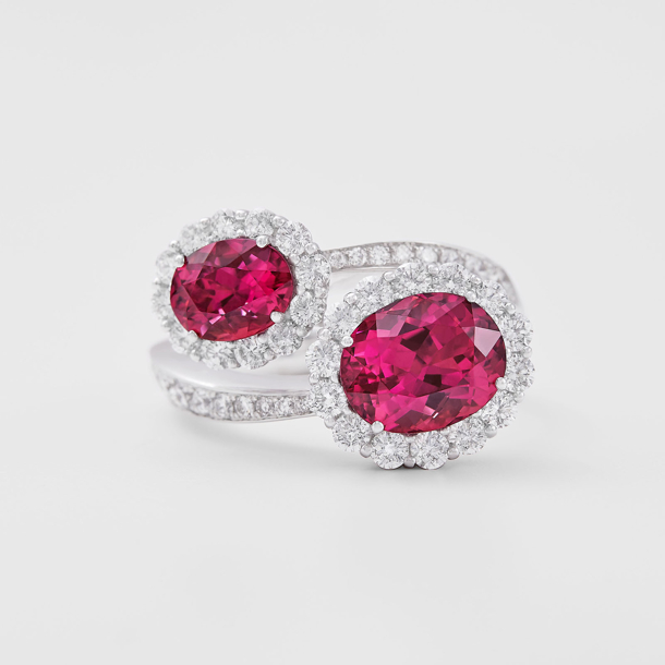 anello in oro bianco, diamanti e tormaline rosa