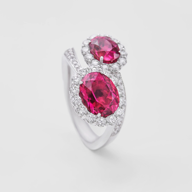 anello in oro bianco, diamanti e tormaline rosa