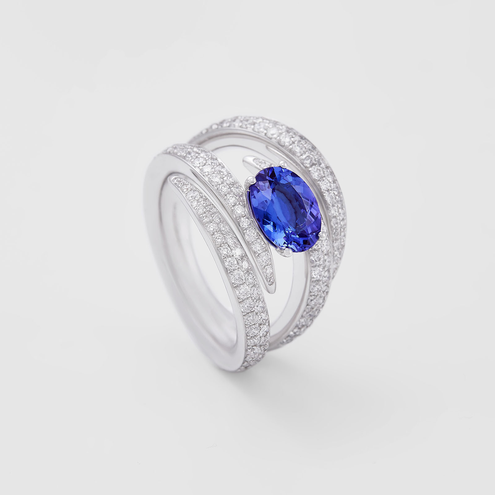 white gold with diamonds and tanzanite ring