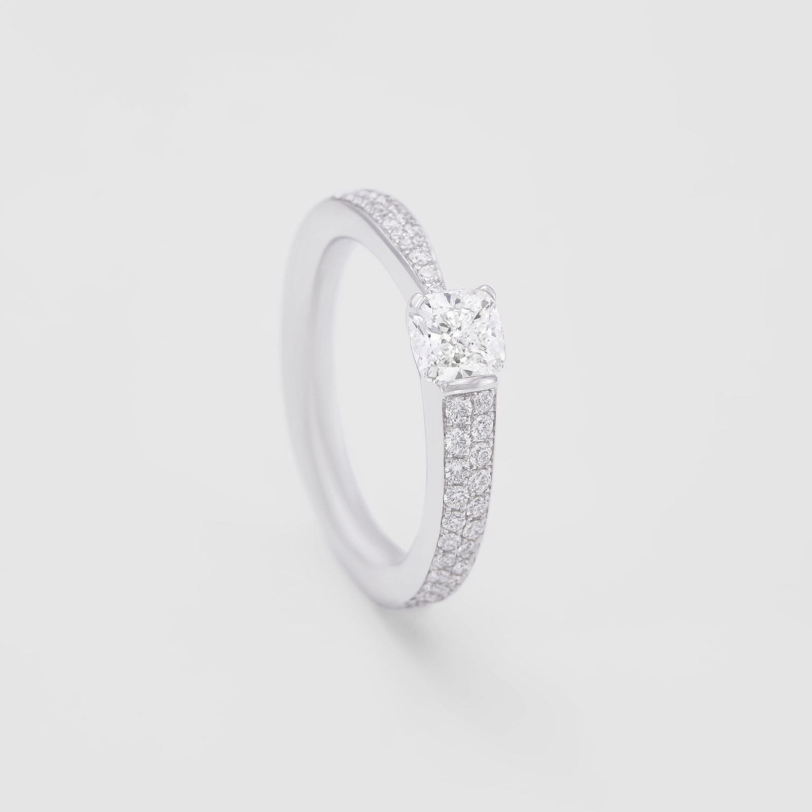 white gold and diamonds ring