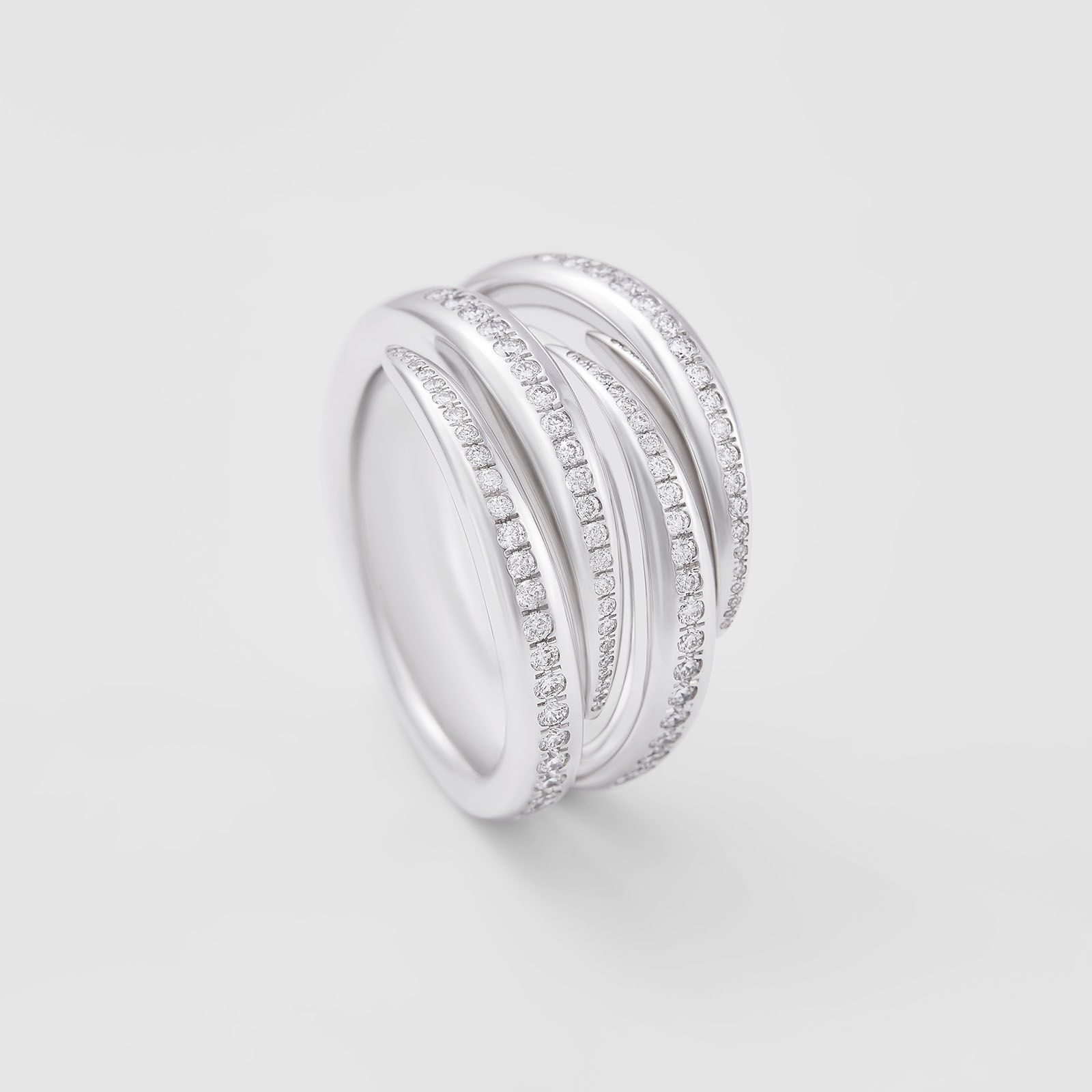 anello in oro bianco e diamanti