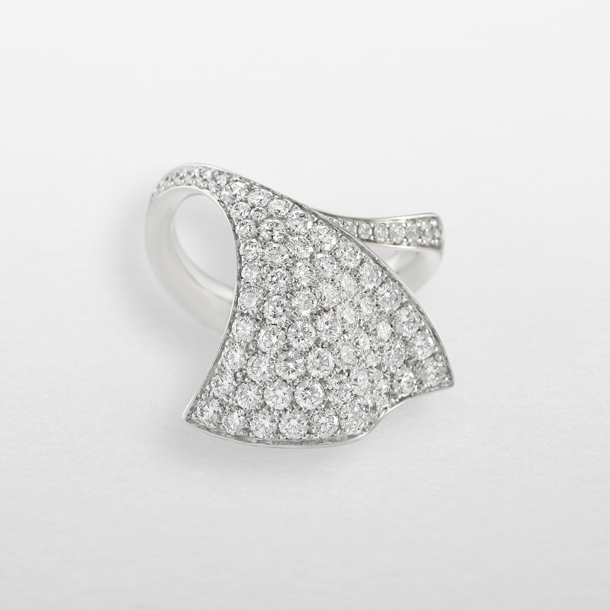 anello in oro bianco e diamanti