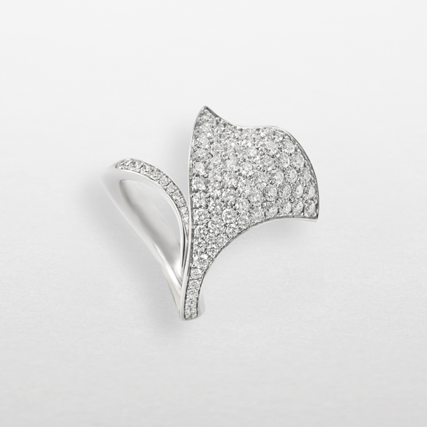 anello in oro bianco e diamanti