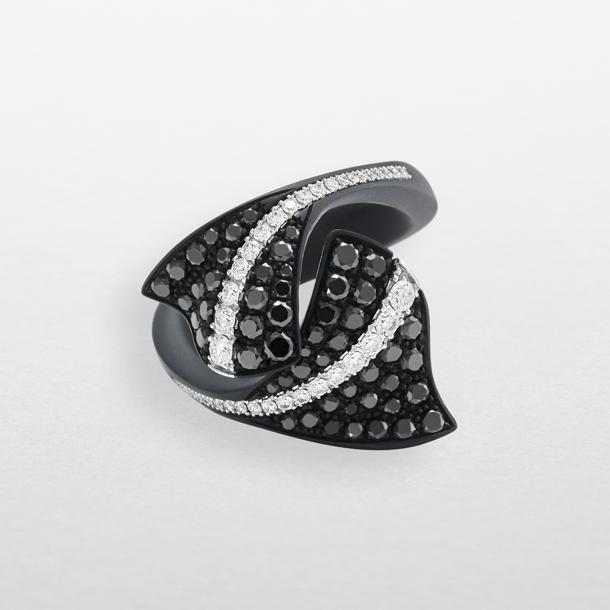 anello in titanio nero, oro bianco e diamanti