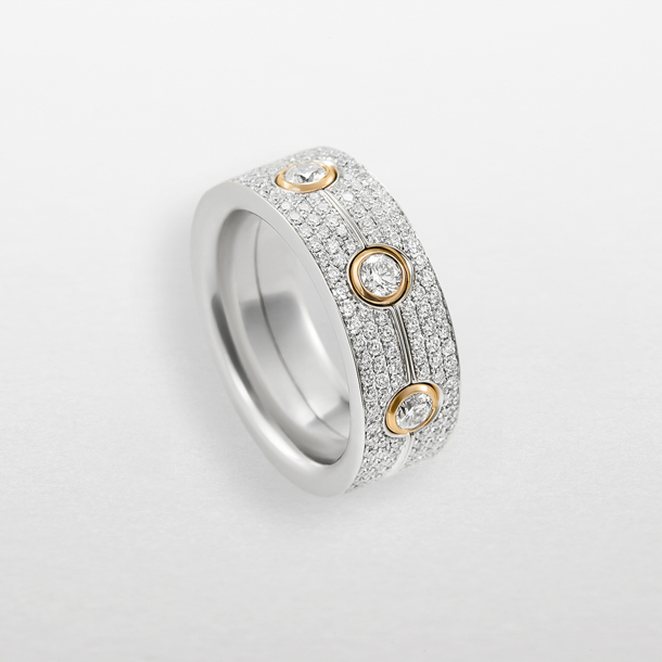 anello in oro bianco, rosa e diamanti