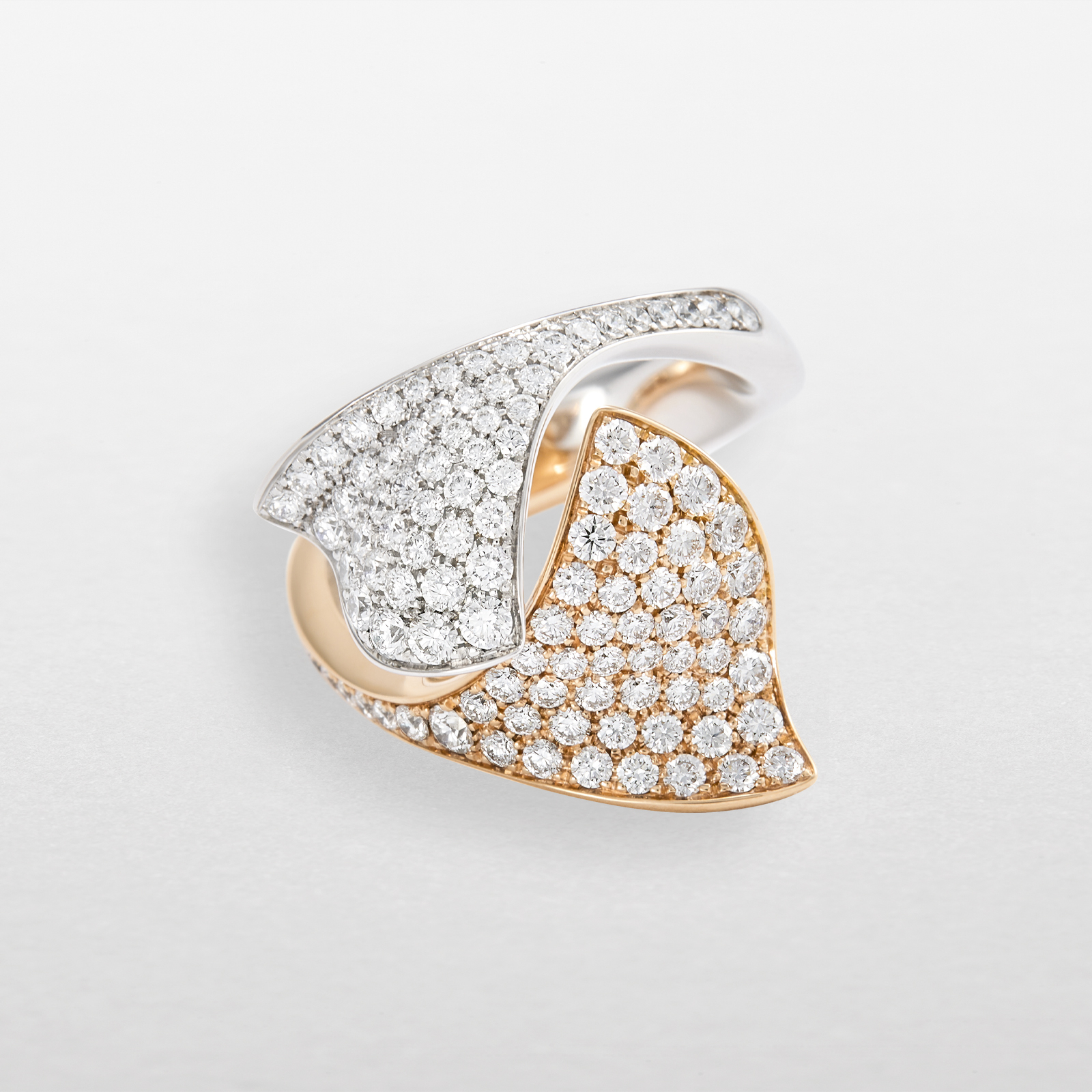 Ring in white and rose gold with diamonds