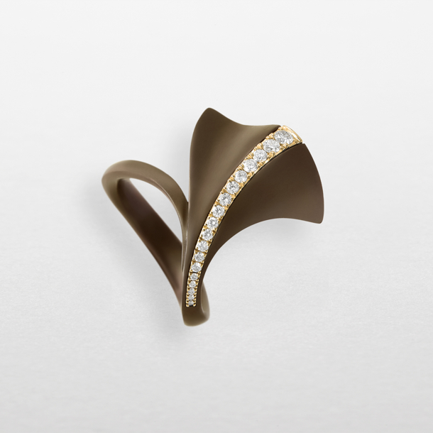 anello in titanio chocolate, oro rosa e diamanti