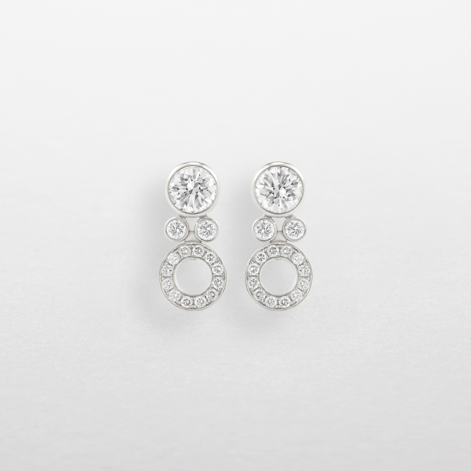 Earrings in white gold with diamonds