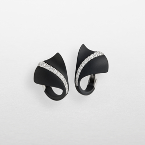 Earrings in black titanium, white gold and diamonds