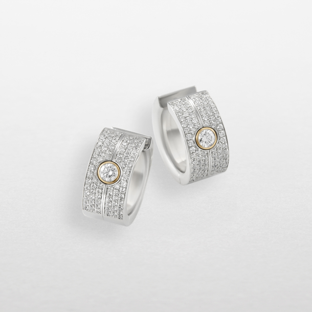 Earrings in white and rose gold with diamonds