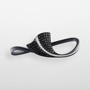 bracciale in titanio nero, oro bianco e diamanti