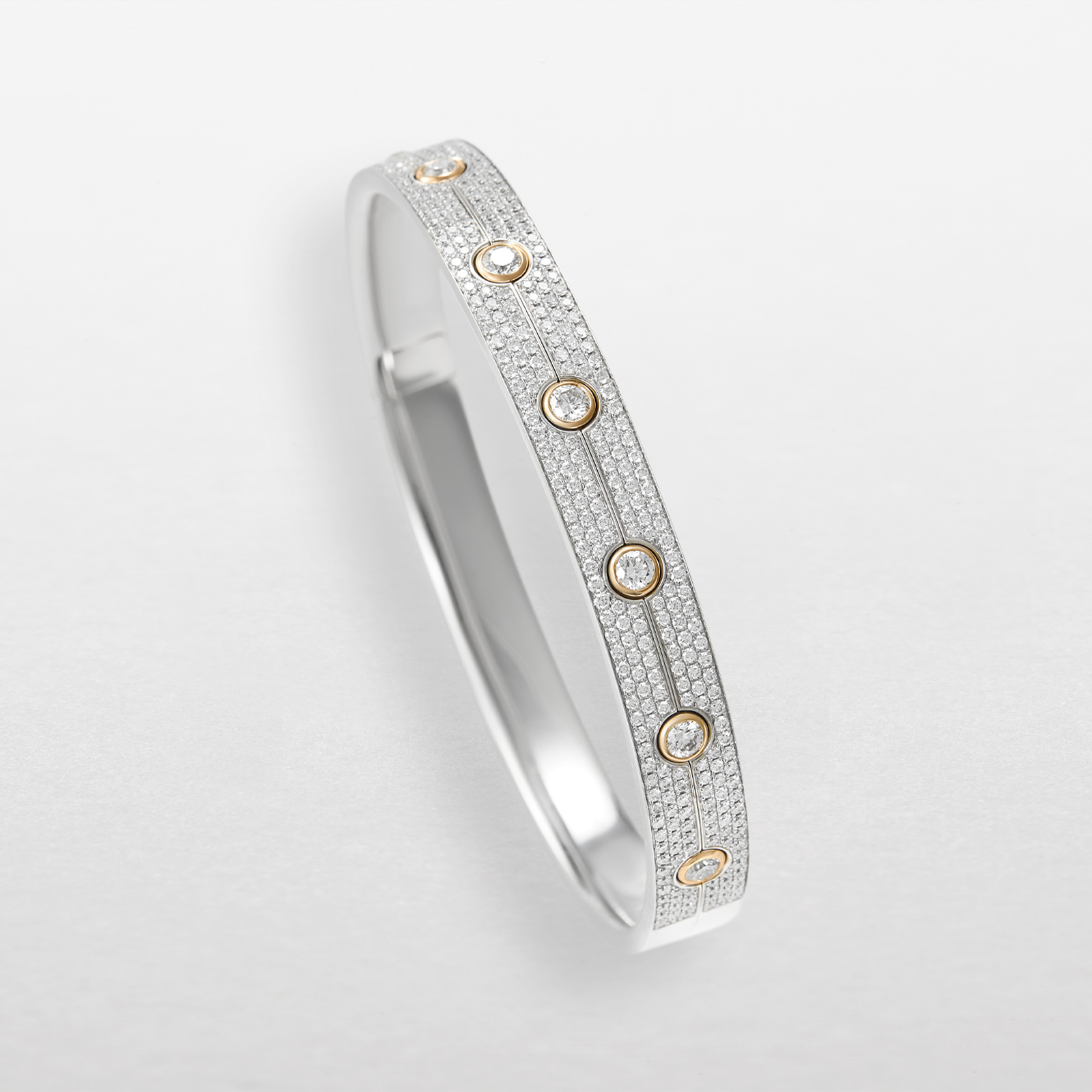 bracciale in oro bianco, rosa e diamanti