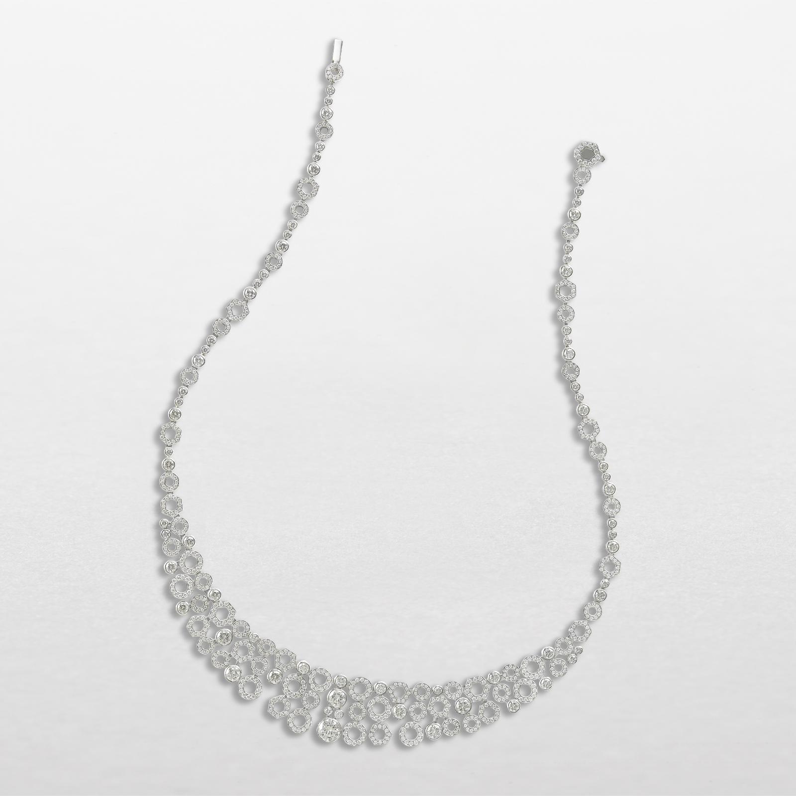 girocollo in oro bianco e diamanti