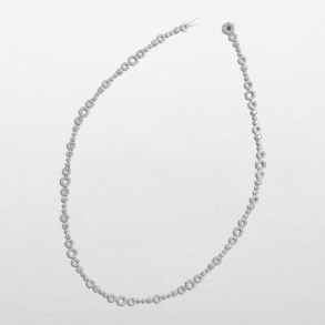 Necklace in white gold with diamonds