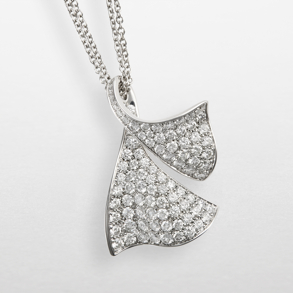 Necklace in white gold with diamonds