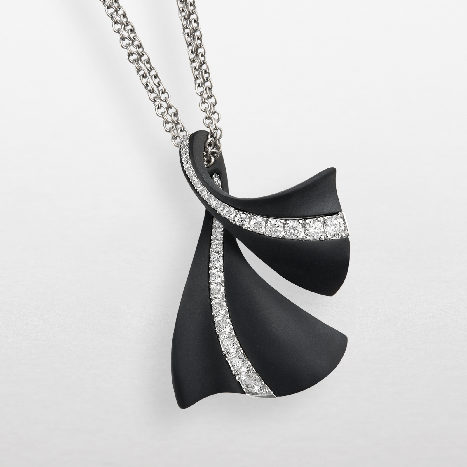 girocollo in titanio nero, oro bianco e diamanti