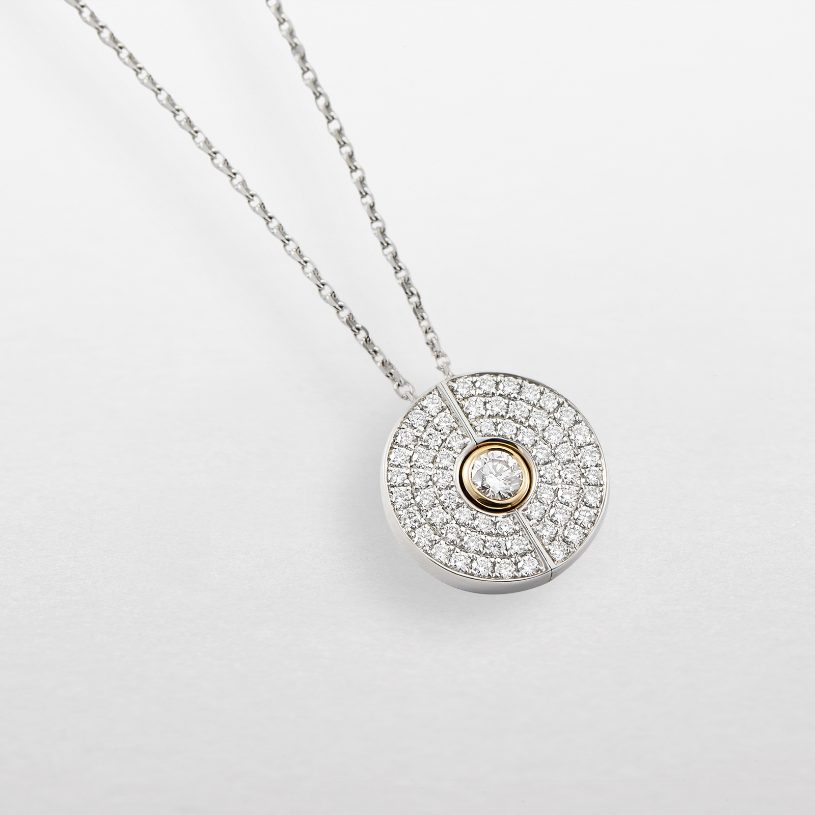 Necklace in white and rose gold with diamonds