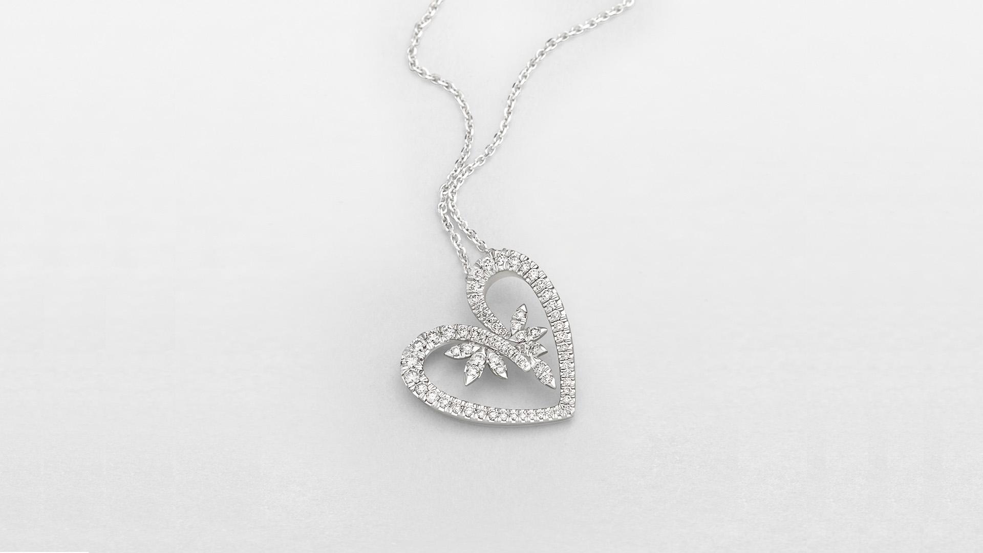 Girocollo forma a cuore della collezione Antologie in oro bianco e diamanti