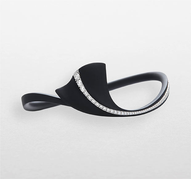 Bracciale Ginkgo da donna Giorgio Visconti in titanio nero opaco con diamanti bianchi e design scultoreo a foglia